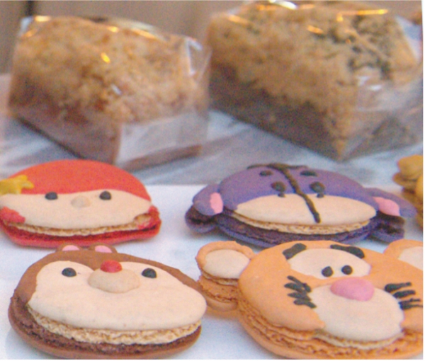 쏘하에서는 파운드 케이크와 귀여운 캐릭터 마카롱을 맛볼 수 있다.