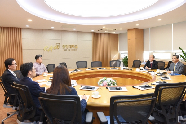 지난달 9일 김창수 총장과 평양과기대 전유택 총장을 포함한 관계자들이 양교 간 공동연구 및 교수교류 협정 체결 가능성에 대해 논의했다.