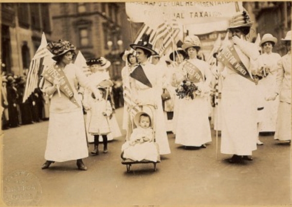 페미니즘 운동은 19세기에 접어들어 영국·미국 중심으로 여성 차별에 대항하고 여성의 기본권을 요구하며 본격적인 전개가 시작됐다.