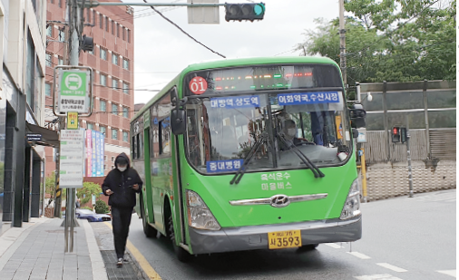 서울시 마을버스운송사업조합은 마을버스 운행 중단과 수도권 통합환승할인제도 탈퇴를 선언했지만 이를 잠정 보류하고 정상 운영을 이어갔다.