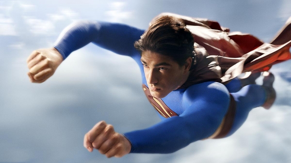 우리의 영원한 영웅 슈퍼맨. 앞으로 손을 뻗은 채 광활한 상공을 가로지르며 세상을 구하기 위해 고군분투한다.사진출처 다음영화